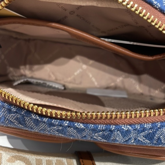 Michael Kors Denim 💙Jet set travel pocket
crossbody tech pouches AirPods case - Picture 8 of 11